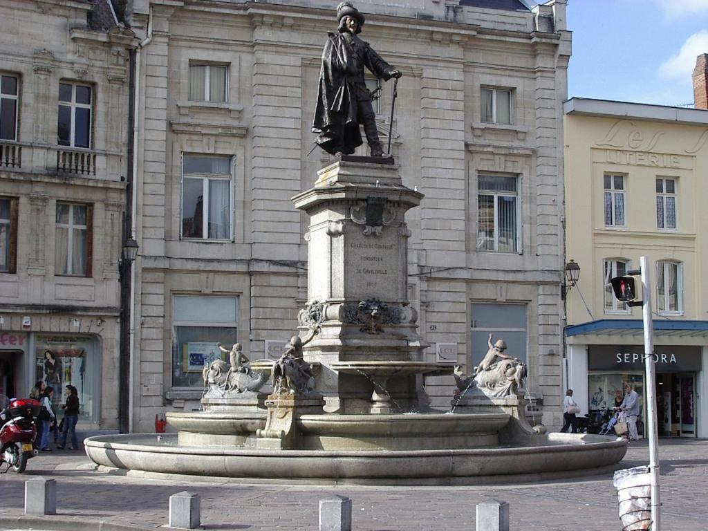 Budget Appart Avec Parking Au Centre-Ville Charleville-Mézières Εξωτερικό φωτογραφία